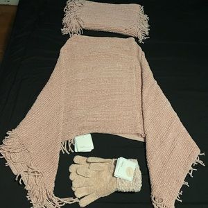 Matching pink poncho, infinity scarf and gloves (knitted) fashion by Mirabeau